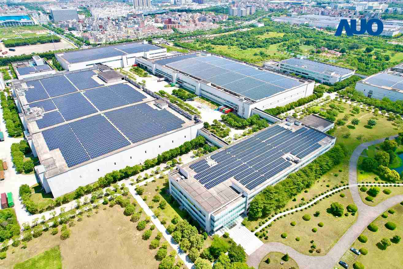 z6mg·人生就是博厦门推动智能制造同时，，，，透过绿电创能纵深推进绿色转型，，，，厂区全屋顶铺设太阳能光伏板，，，，每年太阳能发电 2,600多万度